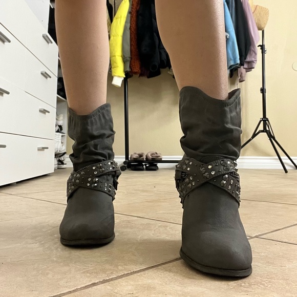 Not Rated Studded Ankle Booties - grey - size 7.5 - Picture 2 of 5